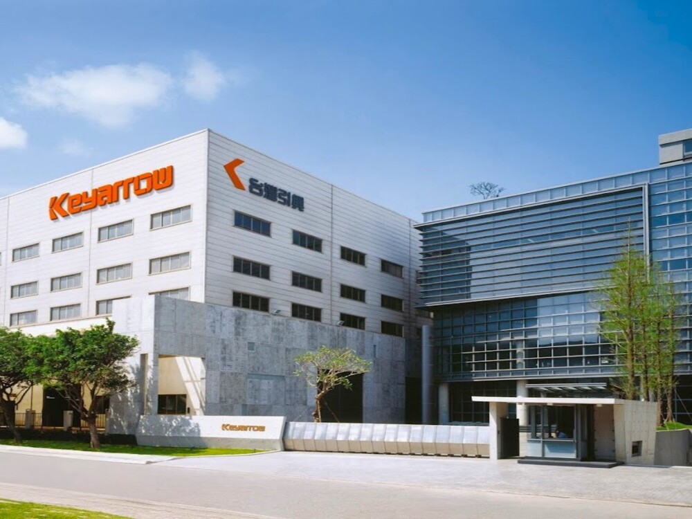 台灣引興於1983成立，1985年轉型為「工具機伸縮護罩」專業製造廠，成為工具機防屑保護系統及排屑濾淨系統的專家，並於1993年創立【Keyarrow】品牌。